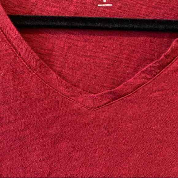 Old Navy Red EveryWear Slub-Knit V-Neck T-Shirt Size Medium - Picture 3 of 5